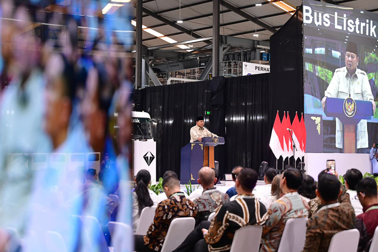Presiden Prabowo Subianto meresmikan pabrik perakitan kendaraan komersil berbasis listrik milik PT VKTR Sakti Industries di Magelang, Jawa Tengah, Kamis (9/4/2026).(Biropers)