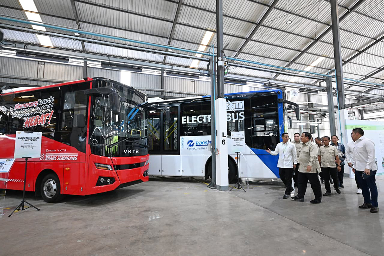 Presiden Prabowo Subianto meresmikan pabrik perakitan kendaraan komersil berbasis listrik milik PT VKTR Sakti Industries di Magelang, Jawa Tengah, Kamis (9/4/2026).(Biropers)