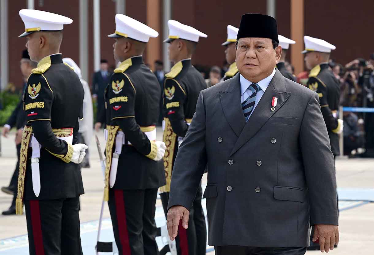 Presiden Prabowo Sambut Langsung PM Anwar di Bandara Halim Perdanakusuma Presiden Republik Indonesia, Prabowo Subianto secara langsung menyambut kedatangan Perdana Menteri (PM) Malaysia, Anwar Ibrahim di Pangkalan TNI AU Halim Perdanakusuma, Jakarta, Jumat (27/6/2025). (Biro Pers)