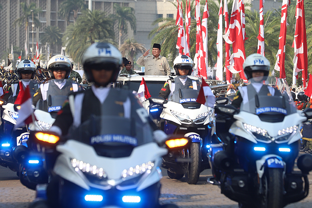 Presiden Prabowo Subianto  melaksanakan inspeksi pasukan dalam upacara HUT ke-80 TNI. (BeritaNasional/Elvis Sendouw)