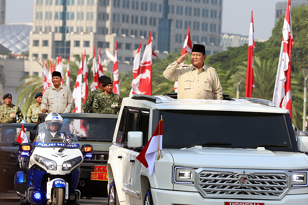 Presiden Prabowo Subianto  melaksanakan inspeksi pasukan dalam upacara HUT ke-80 TNI. (BeritaNasional/Elvis Sendouw)