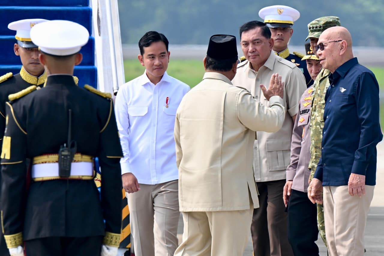 Presiden Republik Indonesia Prabowo Subianto tiba di Tanah Air pada Sabtu, (30/3/2026), usai menyelesaikan rangkaian kunjungan resmi kenegaraan di Paris, Republik Prancis. (BeritaNasional/Elvis/HO Biro Pers Istana/Cahyo)