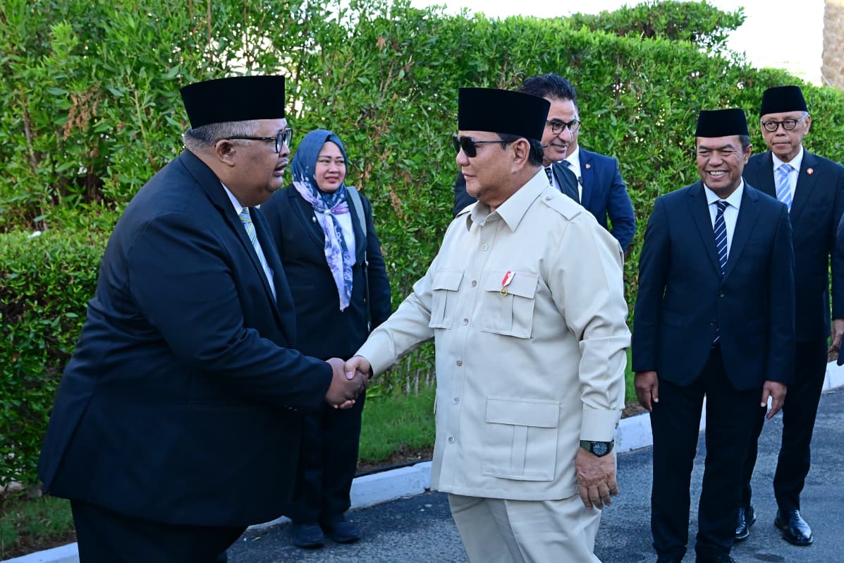 Presiden RI Prabowo Subianto Hadiri KTT Perdamaian Sharm El-Sheikh Presiden RI Prabowo Subianto hadiri KTT Perdamaian Sharm El-Sheikh. (BeritaNasional/Elvis/HO Biro Pers Sekretariat Presiden)