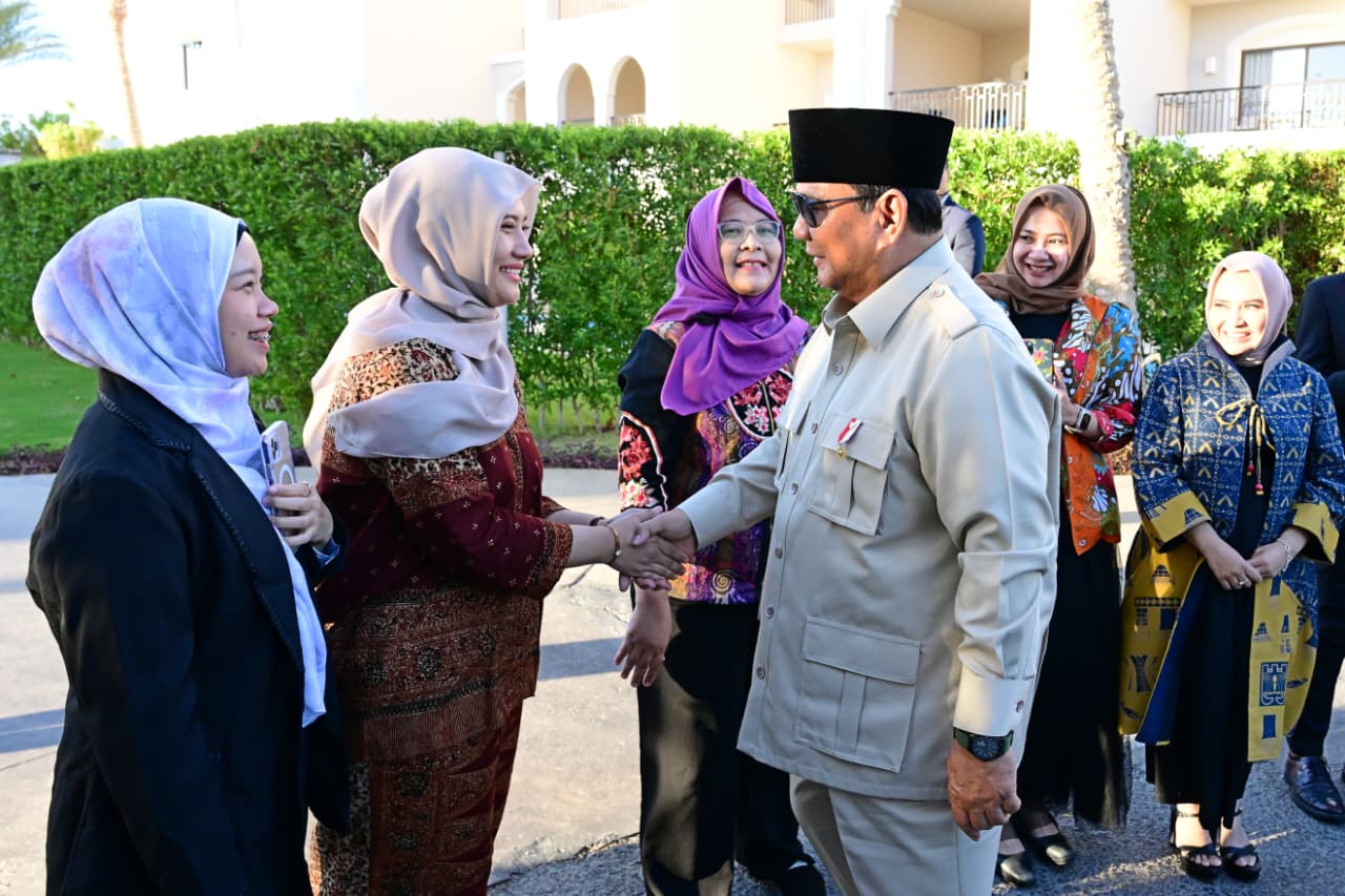 Presiden RI Prabowo Subianto Hadiri KTT Perdamaian Sharm El-Sheikh Presiden RI Prabowo Subianto hadiri KTT Perdamaian Sharm El-Sheikh. (BeritaNasional/Elvis/HO Biro Pers Sekretariat Presiden)