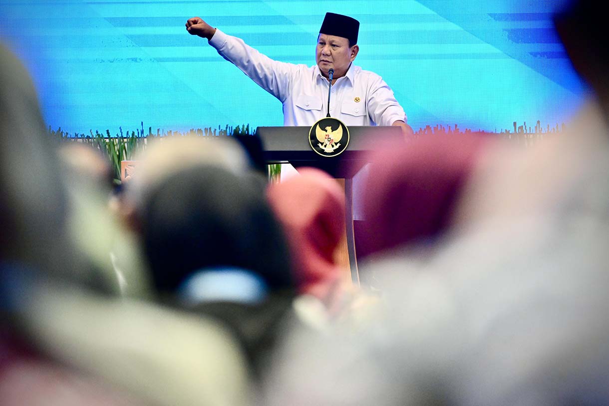 Presiden Prabowo Subianto memberikan sambutan saat mengumumkan penyaluran tunjangan guru ASN daerah ke rekening guru di Plaza Insan Berprestasi, Gedung Kemendikdasmen, Jakarta, Kamis (13/3/2025).  (Foto: Cahyo - Biro Pers Sekretariat Presiden)