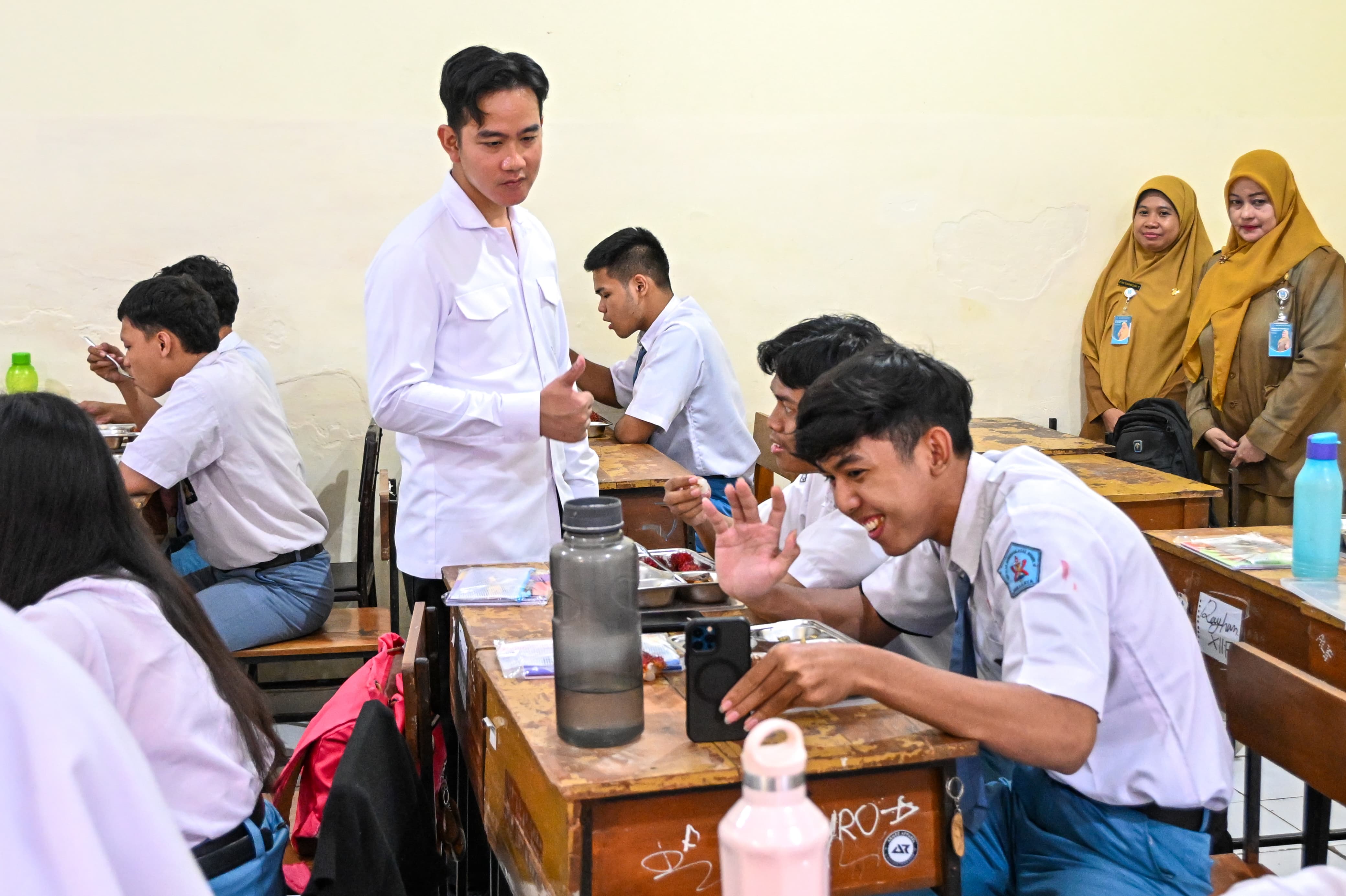 Wakil Presiden (Wapres) Gibran Rakabuming meninjau pelaksanaan program MBG. (BeritaNasional/Elvis Sendouw)/HO Biro Pers Wakil Presiden)