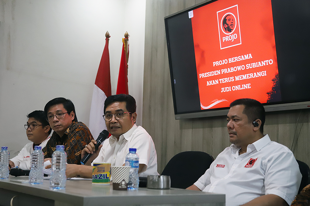 DPP Projo sampaikan informasi melalui keteranga kepada wartawan terkait Ketum Projo Budi Arie Setiadi tidak terlibat praktik judi daring atau judi online. (BeritaNasional/Elvis Sendouw)ang