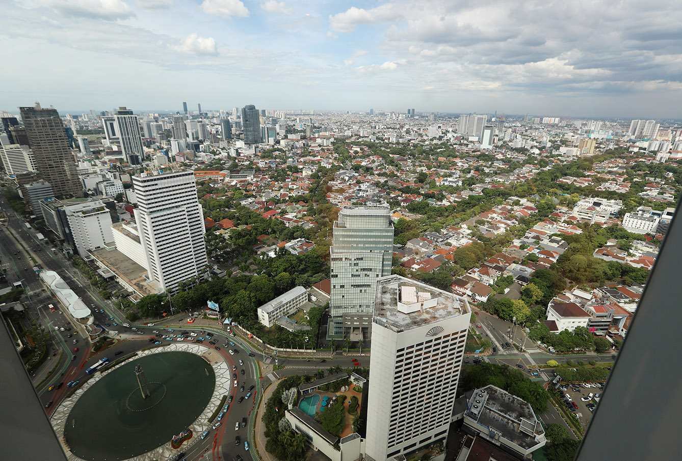 Suasana deretan gedung bertingkat di Jakarta, Selas (2/7/2024). (BeritaNasional.com/Oke Atmaja)