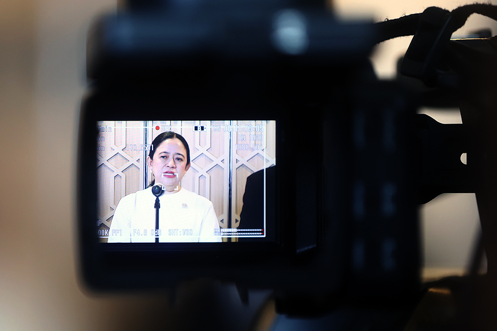 Pimpinan DPR RI memberikan keterangan kepada wartawan usai rapat paripurna. (BeritaNasional/Elvis Sendouw)