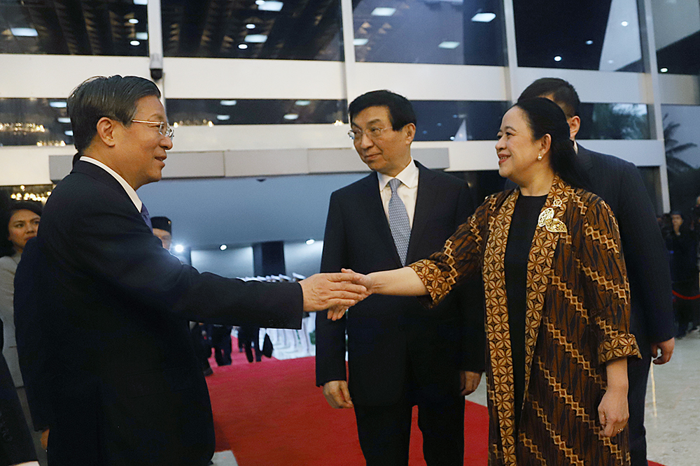 Ketua DPR RI, Puan Maharani bersama Ketua Konferensi Permusyawaratan Politik Rakyat China, Wang Huning. (BeritaNasional/Elvis Sendouw)