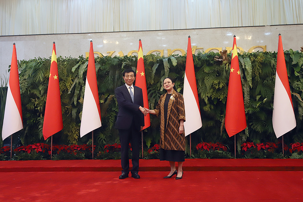 Ketua DPR RI, Puan Maharani bersama Ketua Konferensi Permusyawaratan Politik Rakyat China, Wang Huning. (BeritaNasional/Elvis Sendouw)