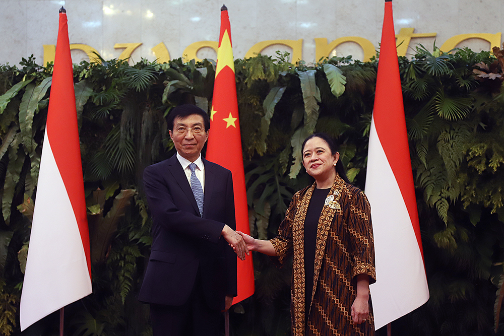 Ketua DPR RI, Puan Maharani bersama Ketua Konferensi Permusyawaratan Politik Rakyat China, Wang Huning. (BeritaNasional/Elvis Sendouw)