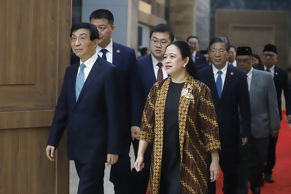 Ketua DPR RI, Puan Maharani bersama Ketua Konferensi Permusyawaratan Politik Rakyat China, Wang Huning. (BeritaNasional/Elvis Sendouw)