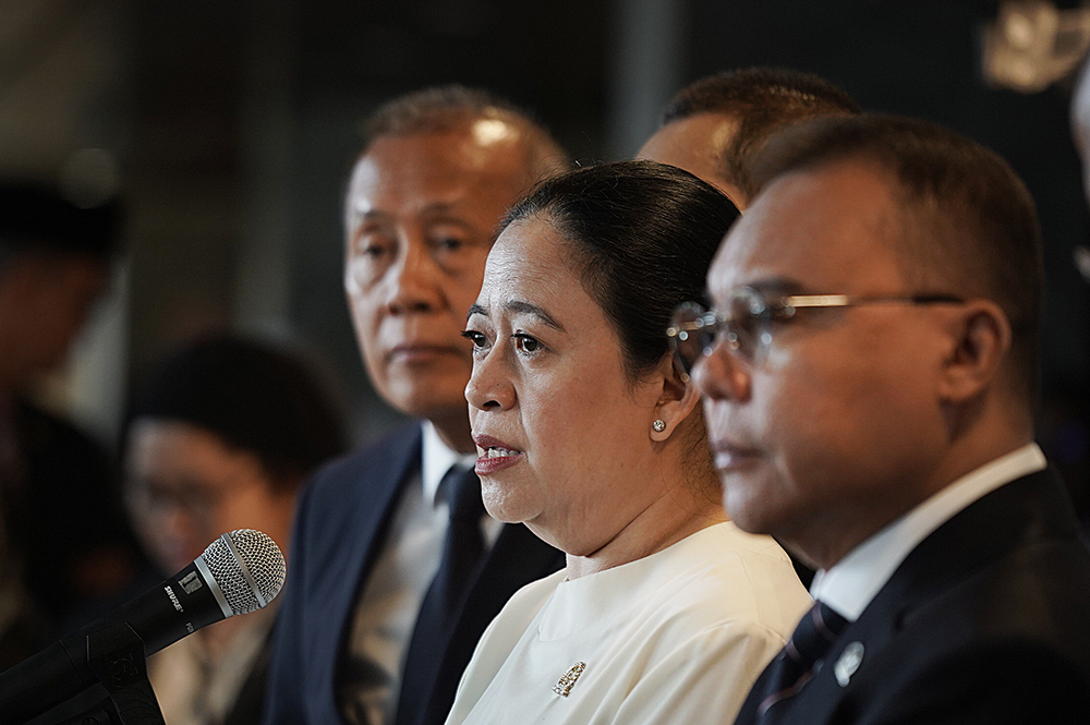 Pimpinan DPR memberikan keterangan usai Rapat Paripurna ke-22 DPR RI Masa Persidangan IV tahun Sidang 2024/2025. (BeritaNasional/Elvis Sendouw)