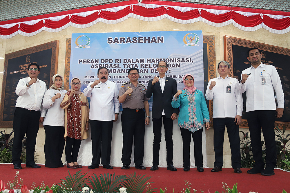 Puskadaran Setjen DPD RI: Mewujudkan Tata Kelola Pembangunan Desa Sebagai Akar Pembangunan Bangsa Puskadaran DPD RI gelar sarasehan dengan tema 'Peran DPD RI dalam Harmonisasi, Aspirasi, Tata Kelola, dan Pembangunan Desa untuk Mewujudkan Otonomi Desa yang Akuntabel dan Berkelanjutan dalam Kerangka RPJMN 2025-2029'. (BeritaNasional/Elvis Sendouw)