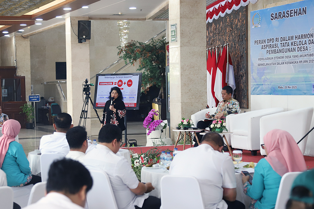 Puskadaran Setjen DPD RI: Mewujudkan Tata Kelola Pembangunan Desa Sebagai Akar Pembangunan Bangsa Puskadaran DPD RI gelar sarasehan dengan tema 'Peran DPD RI dalam Harmonisasi, Aspirasi, Tata Kelola, dan Pembangunan Desa untuk Mewujudkan Otonomi Desa yang Akuntabel dan Berkelanjutan dalam Kerangka RPJMN 2025-2029'. (BeritaNasional/Elvis Sendouw)