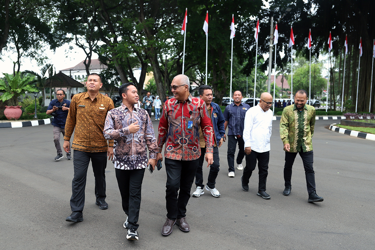 Keua dan pengurus Persatuan Wartawan Indonesia (PWI) Pusat temui Gubernur Banten Andra Soni bahas HPN 2026. (BeritaNasional/Elvis Sendouw)