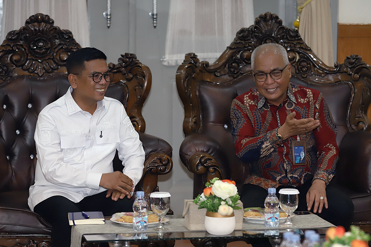 Keua dan pengurus Persatuan Wartawan Indonesia (PWI) Pusat temui Gubernur Banten Andra Soni bahas HPN 2026. (BeritaNasional/Elvis Sendouw)