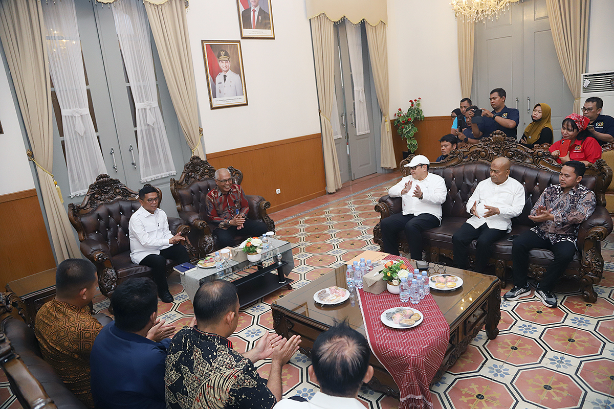 Keua dan pengurus Persatuan Wartawan Indonesia (PWI) Pusat temui Gubernur Banten Andra Soni bahas HPN 2026. (BeritaNasional/Elvis Sendouw)