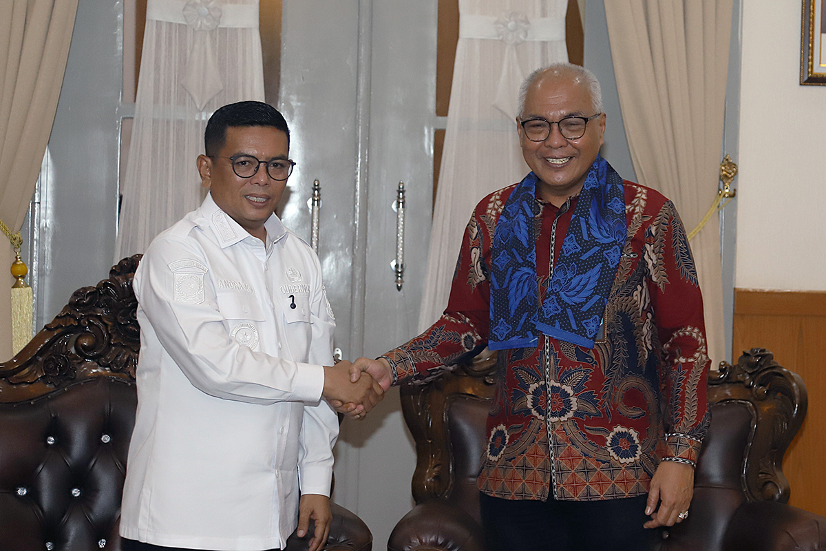 Keua dan pengurus Persatuan Wartawan Indonesia (PWI) Pusat temui Gubernur Banten Andra Soni bahas HPN 2026. (BeritaNasional/Elvis Sendouw)