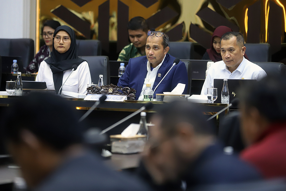 Wakil Menteri Hukum, Profesor Edward Omar Sharif Hiariej menghadiri rapat kerja bersama Badan Legislasi (Baleg) DPR RI. (BeritaNasional/Elvis Sendouw)