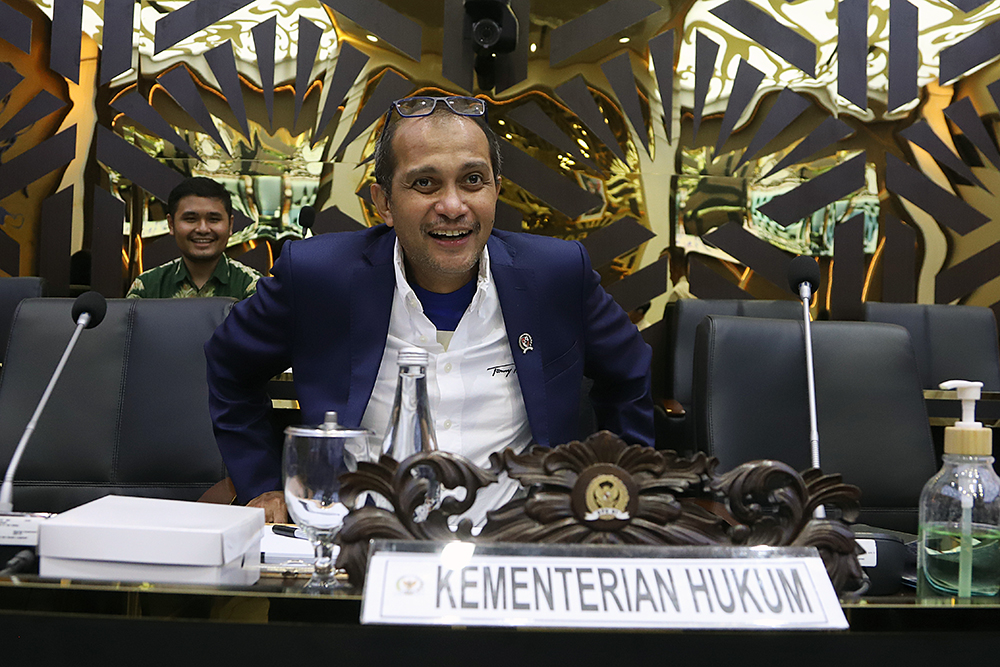 Wakil Menteri Hukum, Profesor Edward Omar Sharif Hiariej menghadiri rapat kerja bersama Badan Legislasi (Baleg) DPR RI. (BeritaNasional/Elvis Sendouw)
