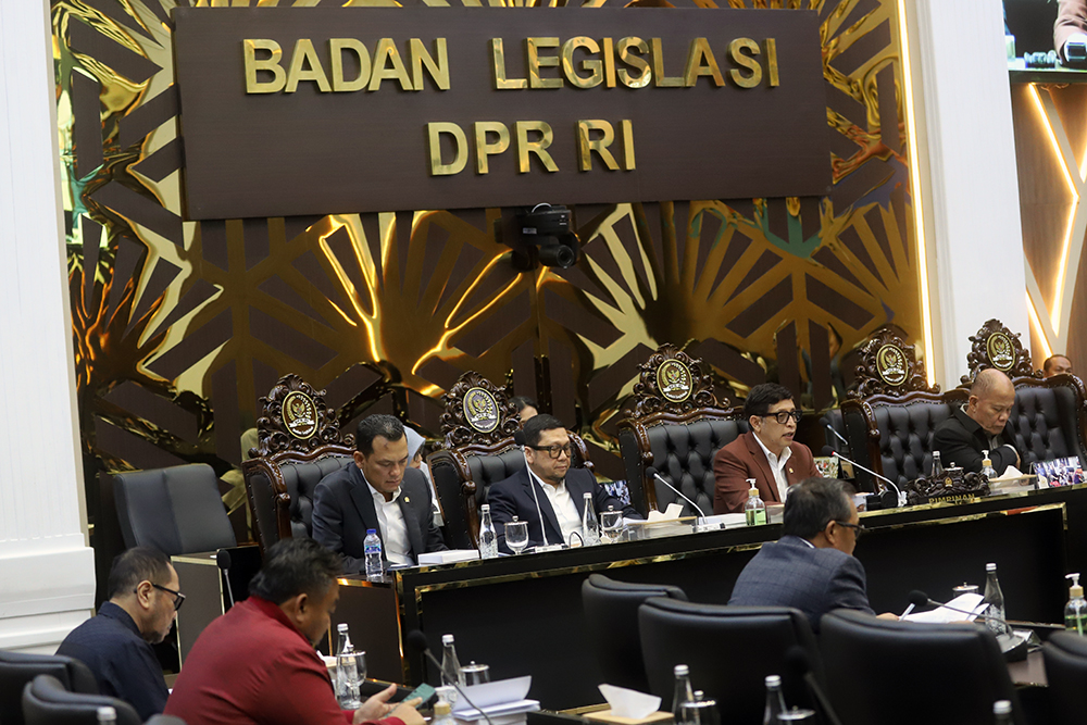 Wakil Menteri Hukum, Profesor Edward Omar Sharif Hiariej menghadiri rapat kerja bersama Badan Legislasi (Baleg) DPR RI. (BeritaNasional/Elvis Sendouw)
