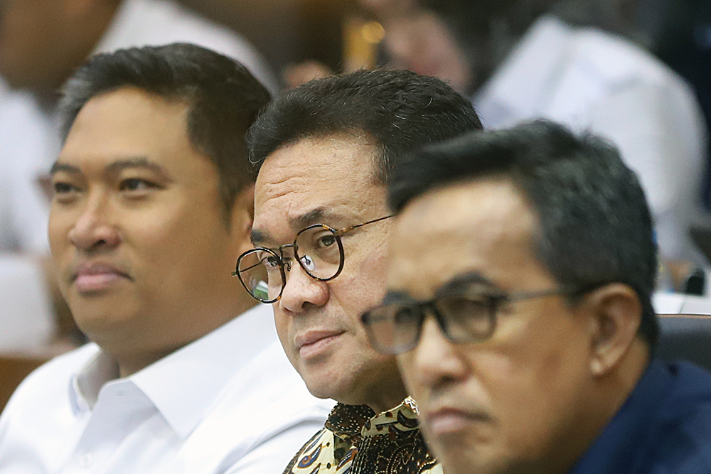 Menteri Perdagangan Budi Santoso bersama Wakil Menteri Pertanian Sudaryono  mengikuti rapat kerja bersama Badan Legislasi DPR. (BeritaNasional/Elvis Sendouw)