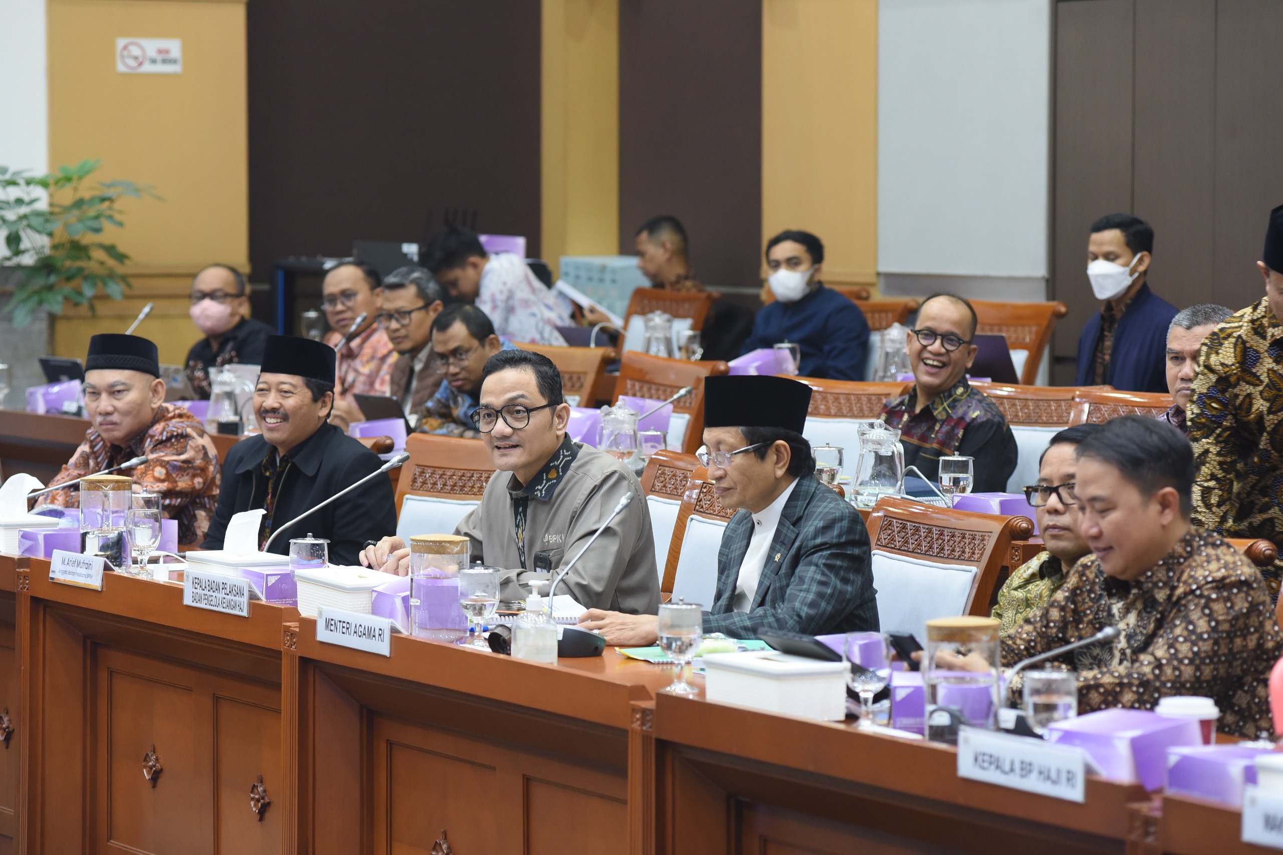 Raker dan RDP Komisi VIII bersama Menag Bahas Evaluasi Penyelenggaraan Haji Rapat Kerja dan Rapan Dengar Pendapat Komisi VIII bersama Menteri Agama. (BeritaNasional/Elvis Sendouw)