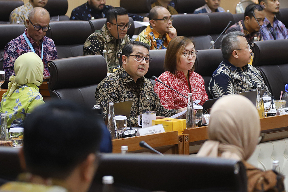 Raker Komisi I Bersama Menteri Ekonomi Kreatif Bahas Program Kerja Rapat kerja komisi I dengan Menteri Ekonomi Kreatif. (BeritaNasional/Elvis Sendouw)