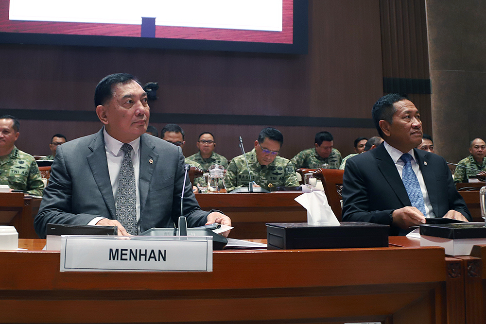 Menteri Pertahanan bersama Panglima, Kasad, Kasal, dan Kasau menghadiri rapat kerja bersama Komisi I DPR. (BeritaNasional/Elvis Sendouw)
