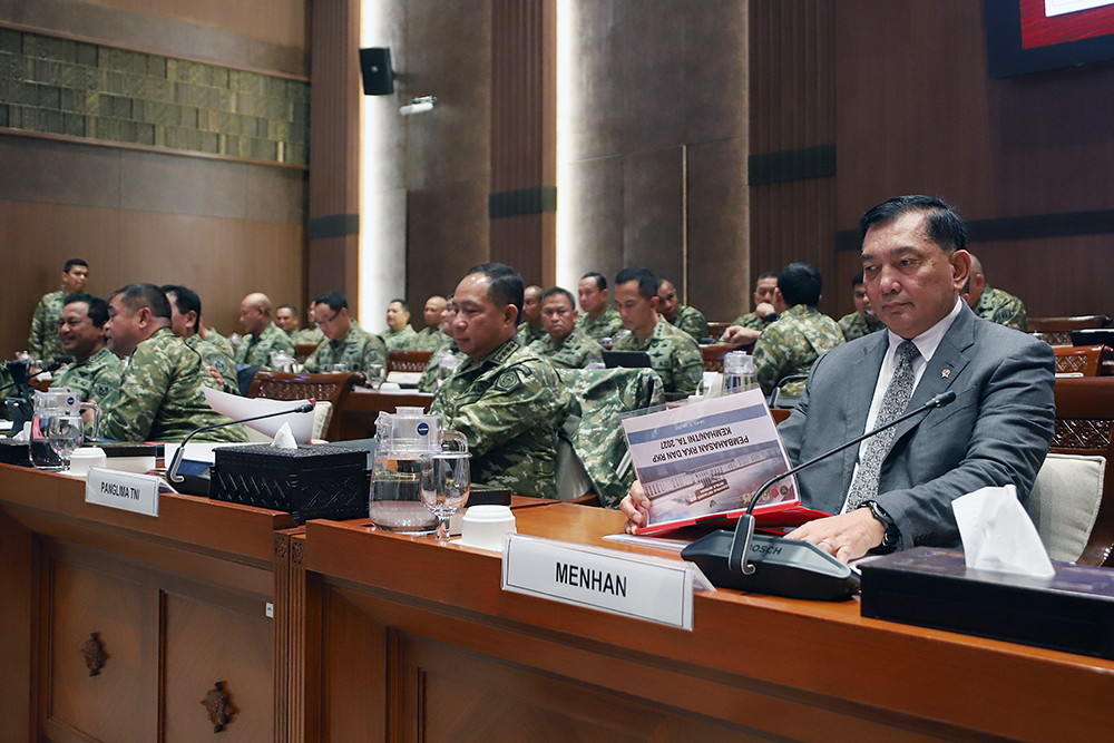 Menteri Pertahanan bersama Panglima, Kasad, Kasal, dan Kasau menghadiri rapat kerja bersama Komisi I DPR. (BeritaNasional/Elvis Sendouw)