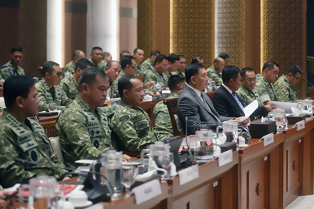Menteri Pertahanan bersama Panglima, Kasad, Kasal, dan Kasau menghadiri rapat kerja bersama Komisi I DPR. (BeritaNasional/Elvis Sendouw)