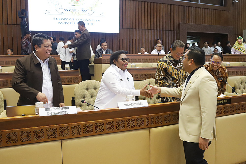 Rapat Kerja Komisi II bersama KPU, Bawaslu, DKPP dan Kemdagri bahas PKPU. (BeritaNasional/Elvis Sendouw)