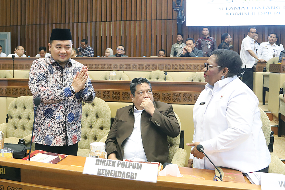 Rapat Kerja Komisi II bersama KPU, Bawaslu, DKPP dan Kemdagri bahas PKPU. (BeritaNasional/Elvis Sendouw)