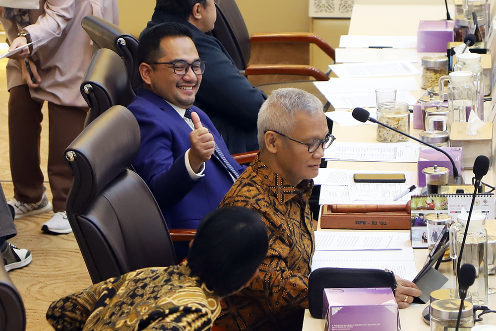 Menteri Dalam Negeri Muhammad Tito Karnavian mengikuti rapat kerja bersama Komisi II DPR RI. (BeritaNasional/Elvis Sendouw)