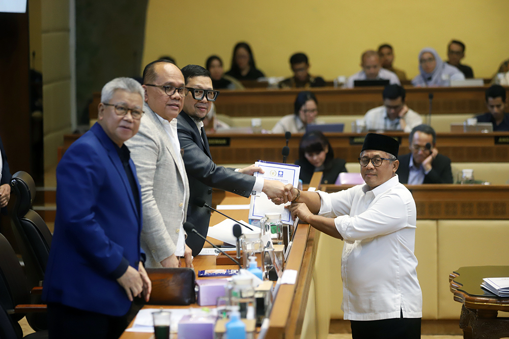 Rapat kerja komisi II bersama Mendagri beragendakan Pembicaraan Tingkat I Pembahasan 79 RUU Kabupaten/Kota. (BeritaNasional/Elvis Sendouw)