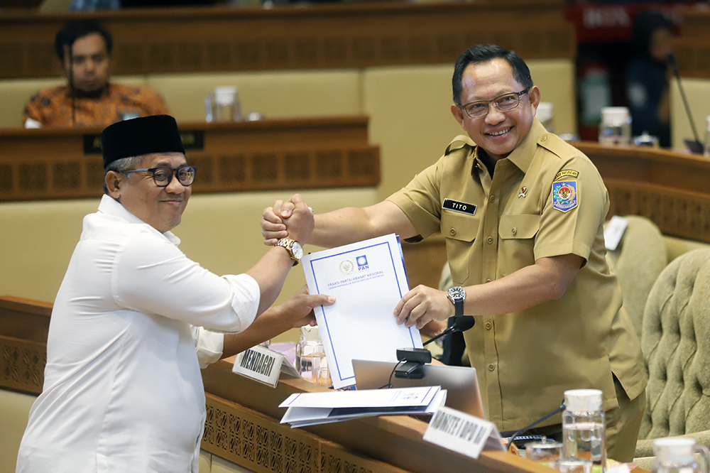 Rapat kerja komisi II bersama Mendagri beragendakan Pembicaraan Tingkat I Pembahasan 79 RUU Kabupaten/Kota. (BeritaNasional/Elvis Sendouw)