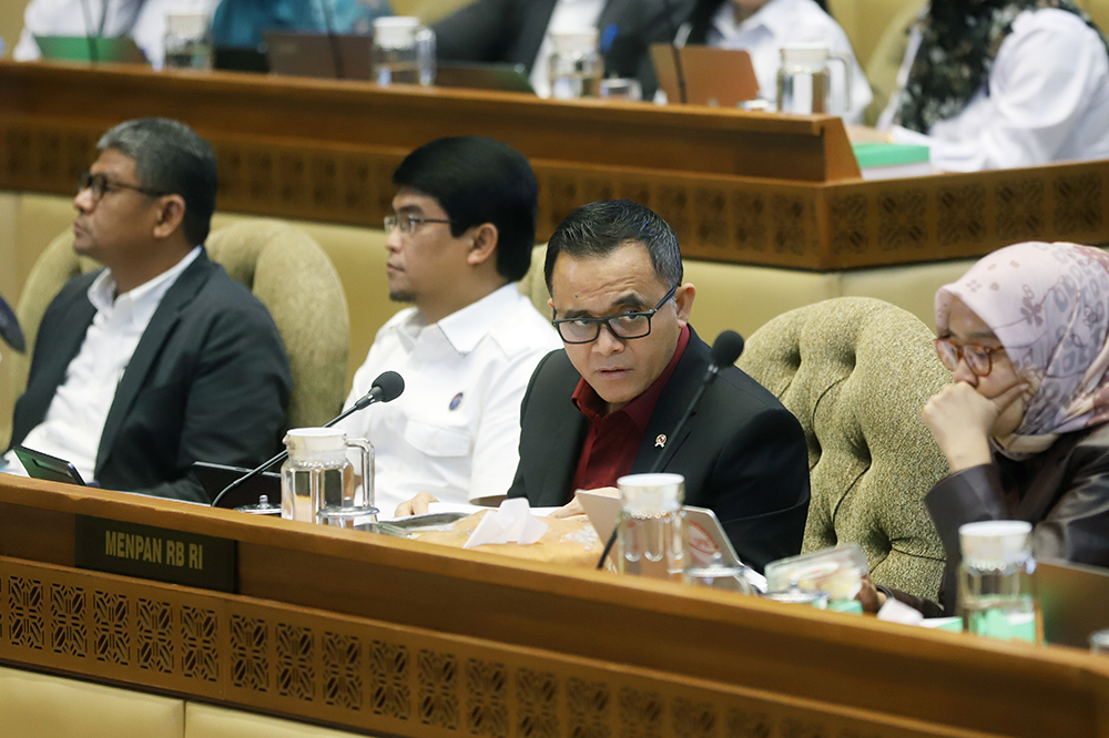 Rapat kerja komisi II bersama Menpan RB bahas UU ASN. (BeritaNasional/Elvis Sendouw)