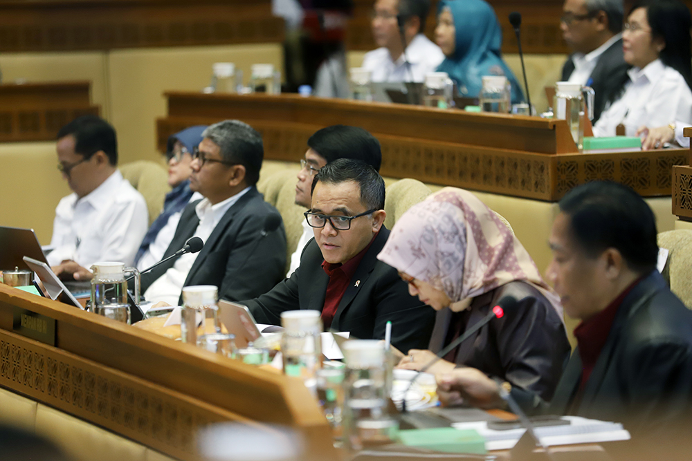 Rapat kerja komisi II bersama Menpan RB bahas UU ASN. (BeritaNasional/Elvis Sendouw)