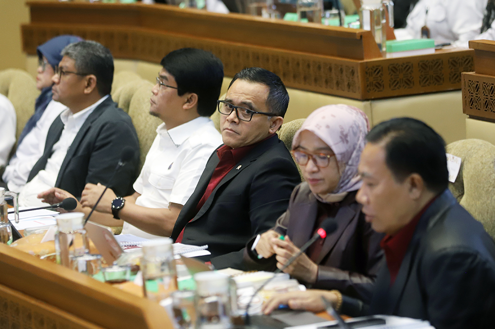 Rapat kerja komisi II bersama Menpan RB bahas UU ASN. (BeritaNasional/Elvis Sendouw)