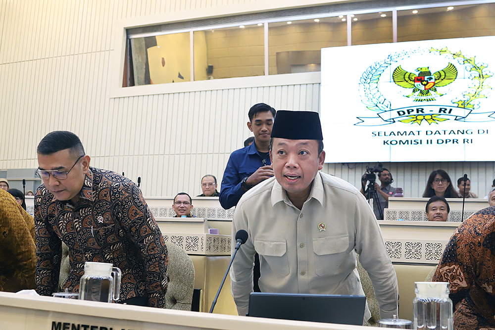 Rapat Kerja Komisi II bersama Menteri Agraria dan Tata Ruang (ATR) dan Kepala Badan Pertanahan Nasional (BPN) Nusron Wahid. (BeritaNasional/Elvis Sendouw)