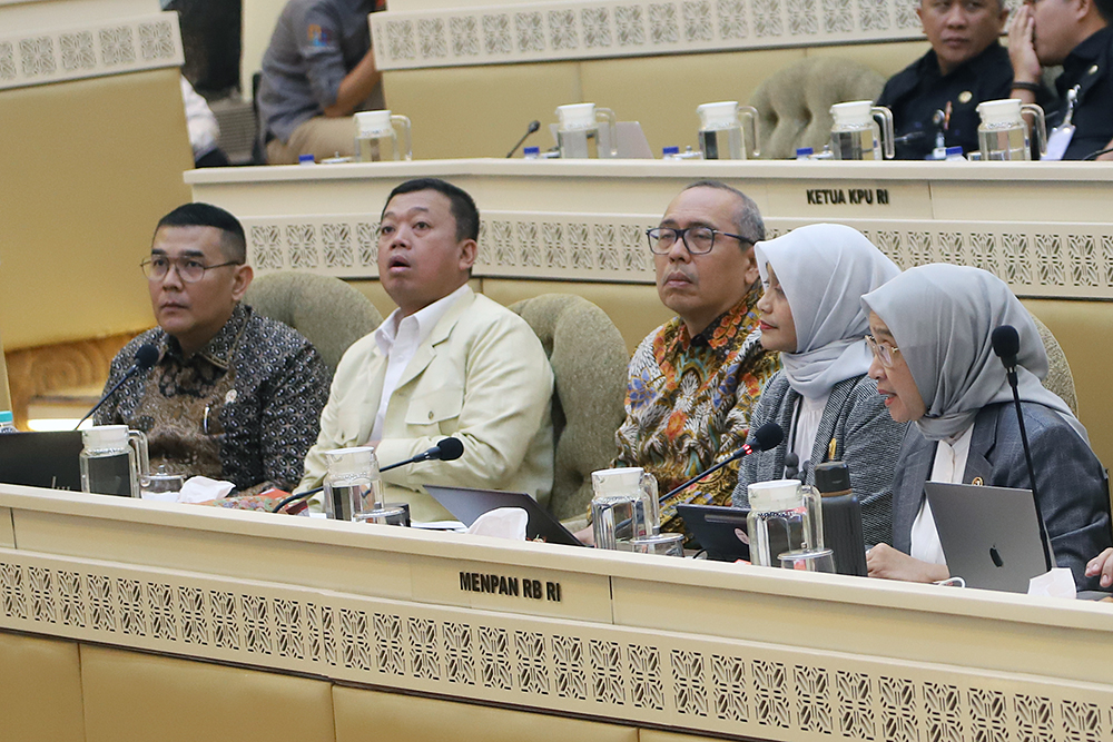 Rapat kerja Komisi II bersama Menteri Agraria dan Tata Ruang (ATR)/Kepala Badan Pertanahan Nasional (BPN) dan Menteri PANRB. (BeritaNasional/Elvis Sendouw)