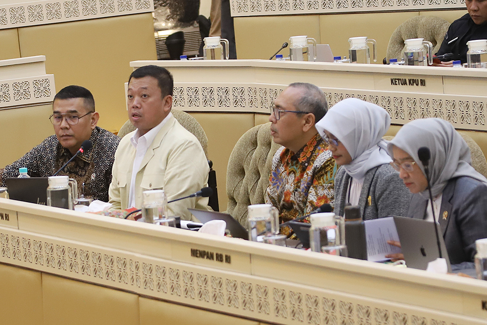 Rapat kerja Komisi II bersama Menteri Agraria dan Tata Ruang (ATR)/Kepala Badan Pertanahan Nasional (BPN) dan Menteri PANRB. (BeritaNasional/Elvis Sendouw)