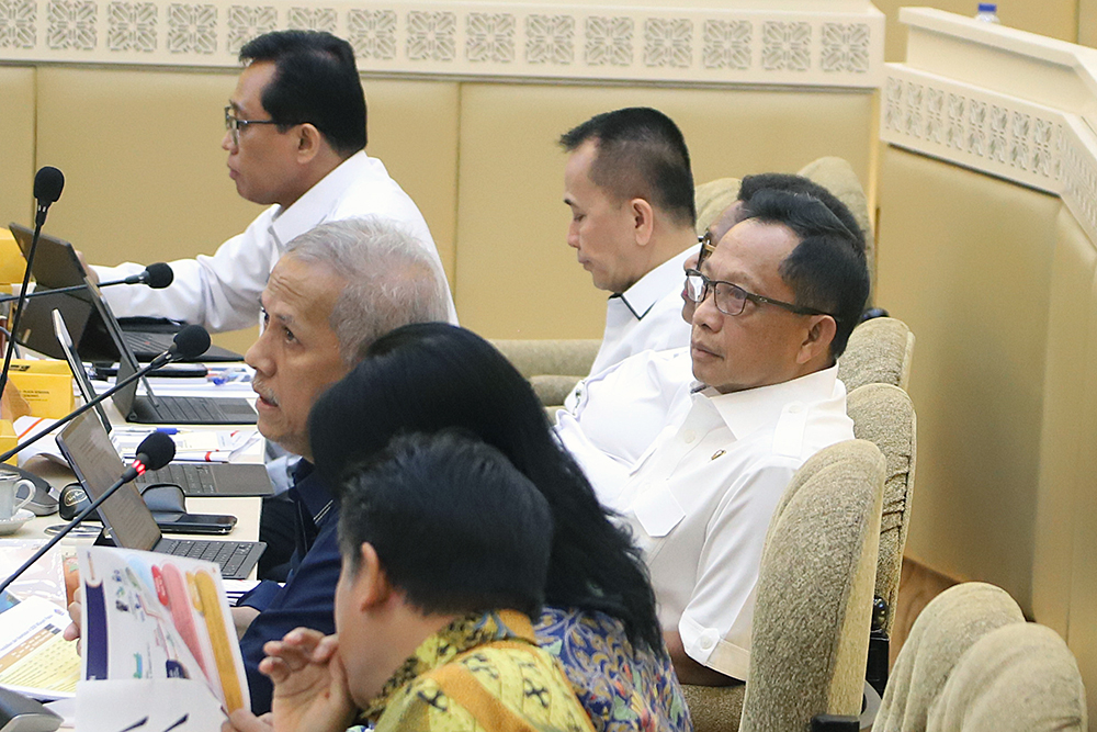 Rapat kerja Komisi II bersama Kemendagri bahas Dana Otonomi Khusus DOB 4 dan anggaran infrastruktur Papua. (BeritaNasional/Elvis Sendouw)