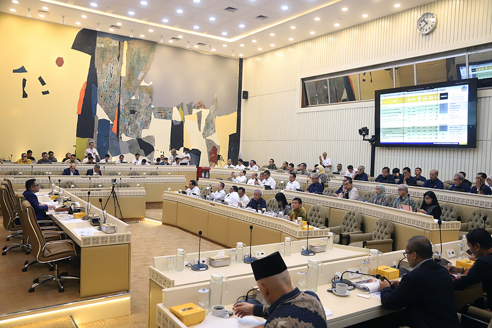 Rapat kerja Komisi II bersama Kemendagri bahas Dana Otonomi Khusus DOB 4 dan anggaran infrastruktur Papua. (BeritaNasional/Elvis Sendouw)