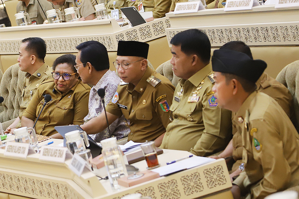 Raker Komisi II dengan Kemendagri dan Sejumlah Gubernur Bahas Dana Transfer Daerah Rapat kerja Komisi II bersama Kementerian Dalam Negeri dan sejumlah Gubernur bahas dana transfer daerah. (BeritaNasional/Elvis Sendouw)