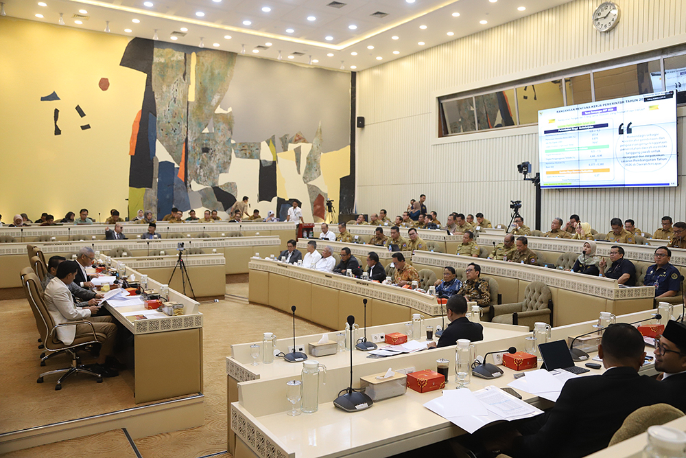 Raker Komisi II dengan Mendagri, IKN, BNPP dan DKPP Bahas Rencana Kerja dan RAPBN 2026 Rapat kerja Komisi II membahas laporan keuangan tahun 2024 serta rencana kerja dan rancangan anggaran pembelanjaan negara (RAPBN) tahun 2026. (BeritaNasional/Elvis Sendouw)