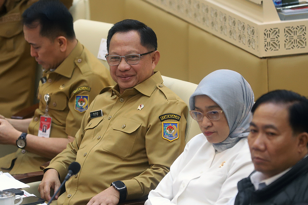 Komisi II DPR menggelar Rapat Kerja dengan Menteri Dalam Negeri (Mendagri) Tito Karnavian, MenPAN-RB Rini Widyantini dan para Gubernur. (BeritaNasional/Elvis Sendouw)