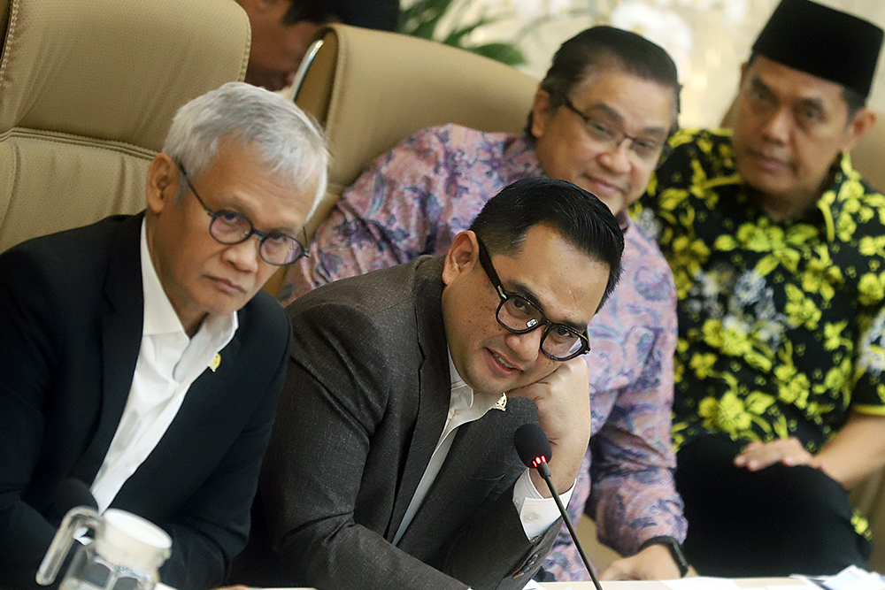 Komisi II DPR menggelar Rapat Kerja dengan Menteri Dalam Negeri (Mendagri) Tito Karnavian, MenPAN-RB Rini Widyantini dan para Gubernur. (BeritaNasional/Elvis Sendouw)